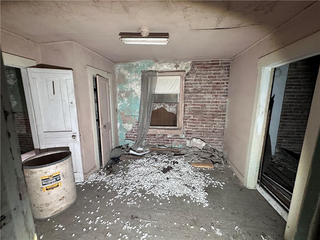 125 E Lexington Avenue Property Photo 10