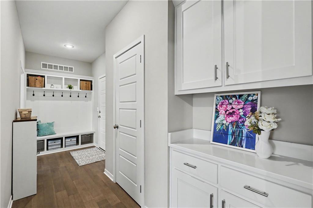 5837 Belmont Drive Property Photo 17