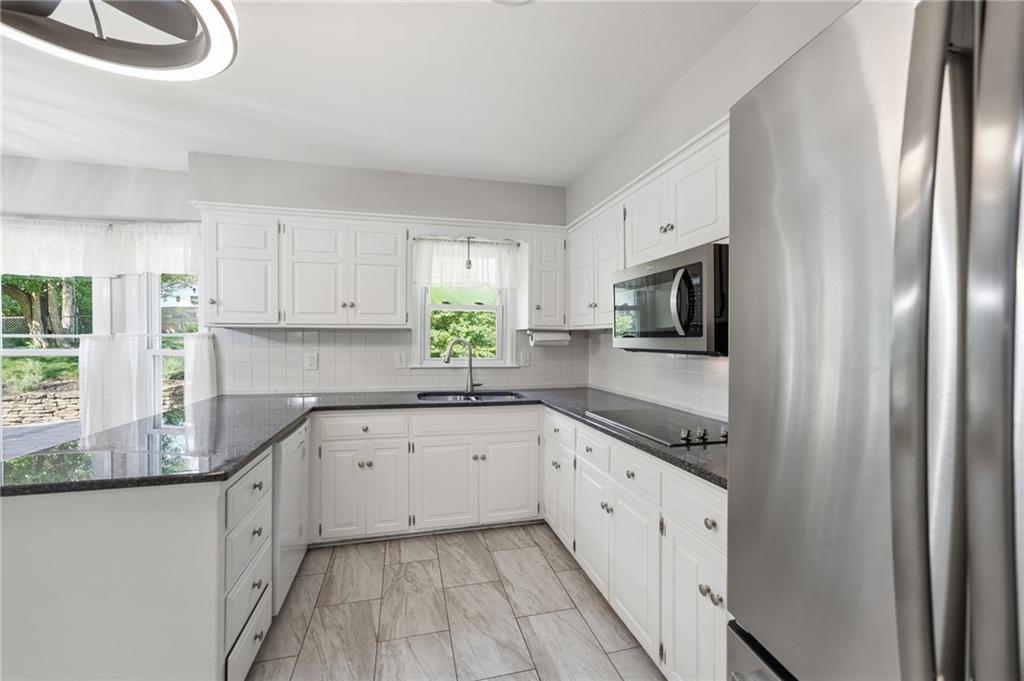 9932 Roe Avenue Property Photo 8