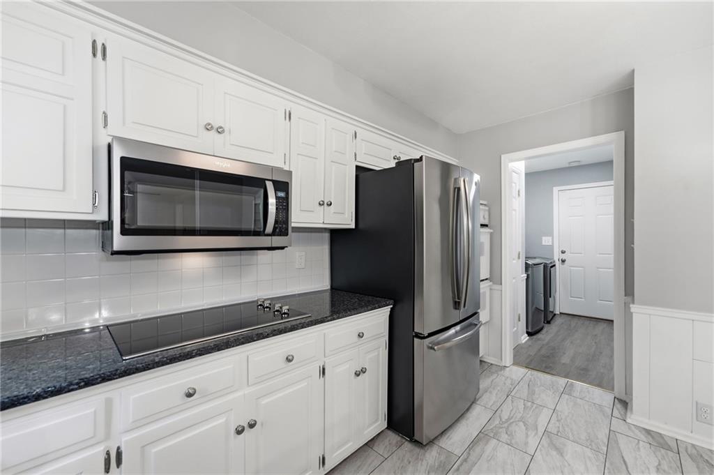 9932 Roe Avenue Property Photo 10