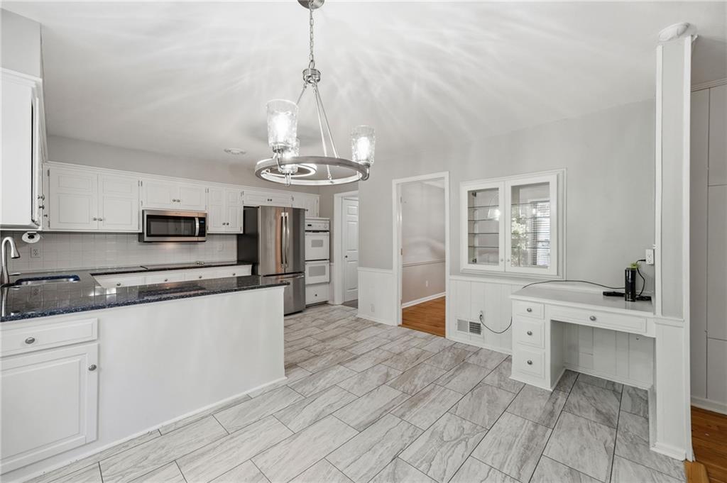9932 Roe Avenue Property Photo 13