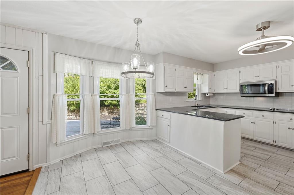 9932 Roe Avenue Property Photo 14