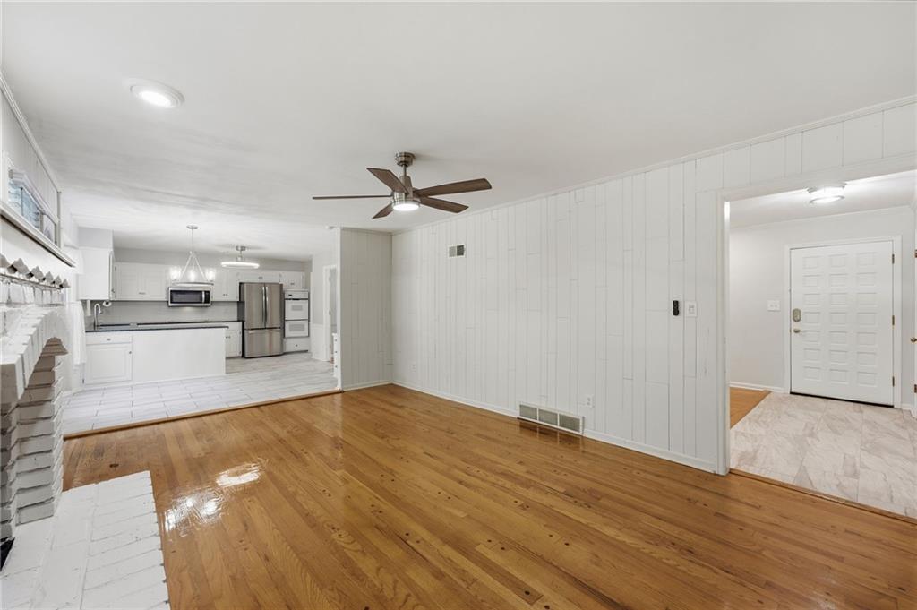 9932 Roe Avenue Property Photo 18