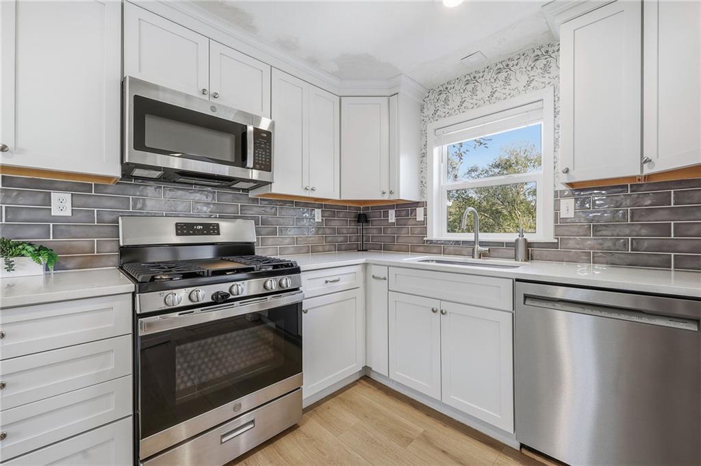 1638 Main Street Property Photo 15