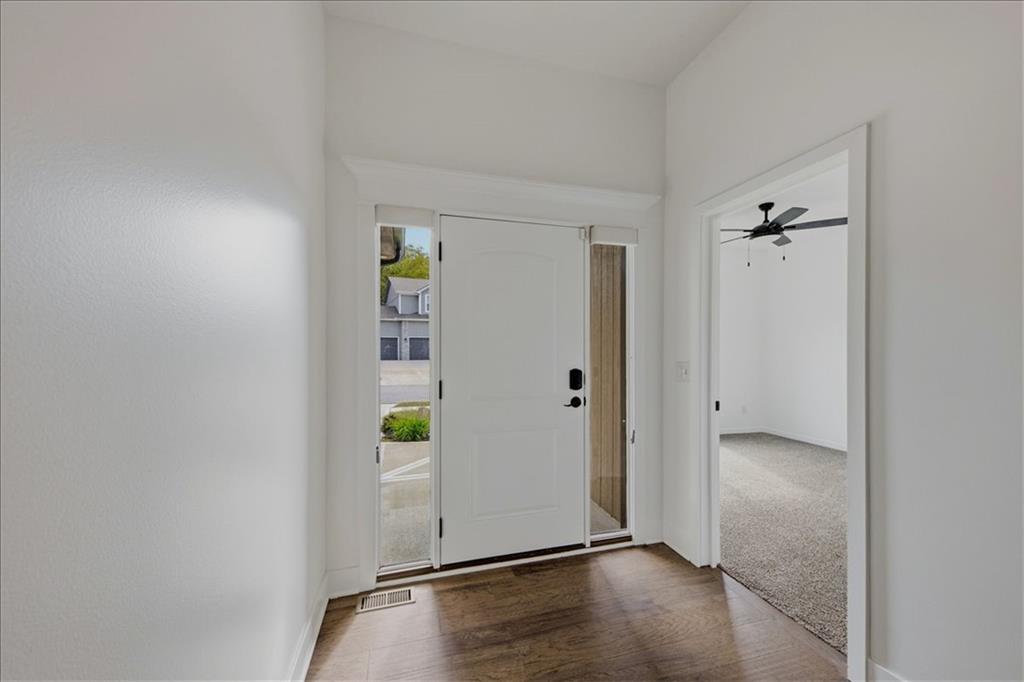800 Nw Hickory Ridge Drive Property Photo 3