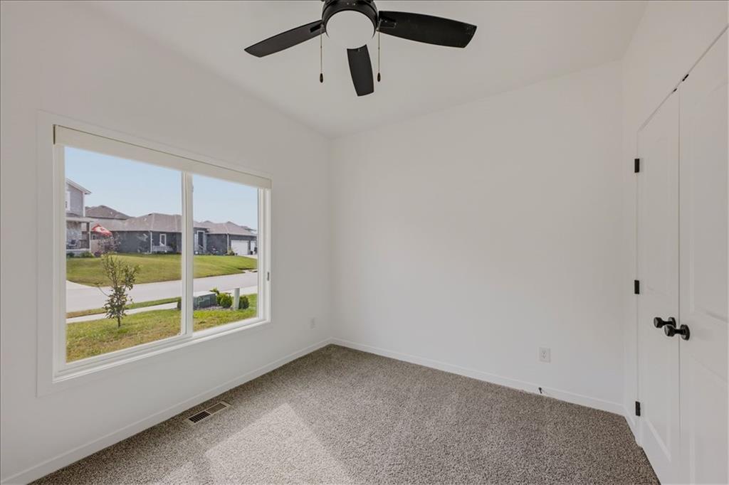 800 Nw Hickory Ridge Drive Property Photo 4