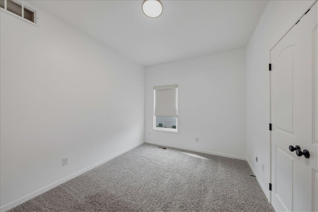 800 Nw Hickory Ridge Drive Property Photo 9