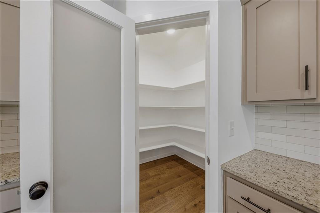 800 Nw Hickory Ridge Drive Property Photo 17