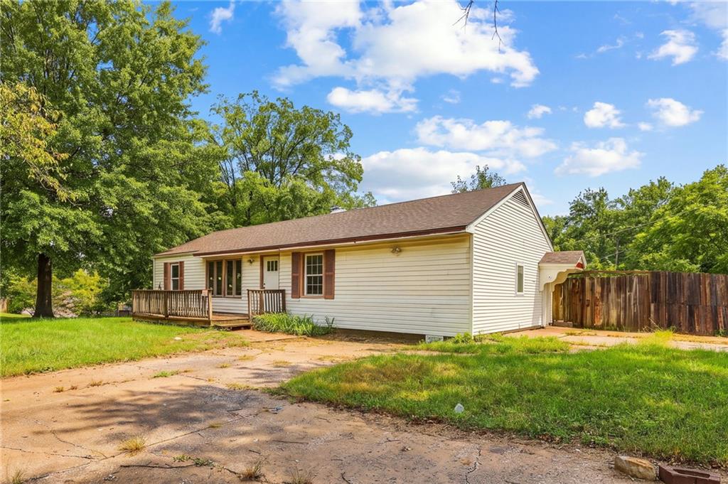 10013 Bellaire Avenue Property Photo 3