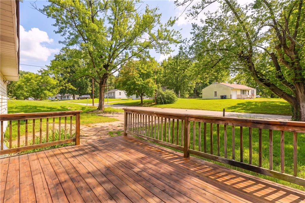 10013 Bellaire Avenue Property Photo 5