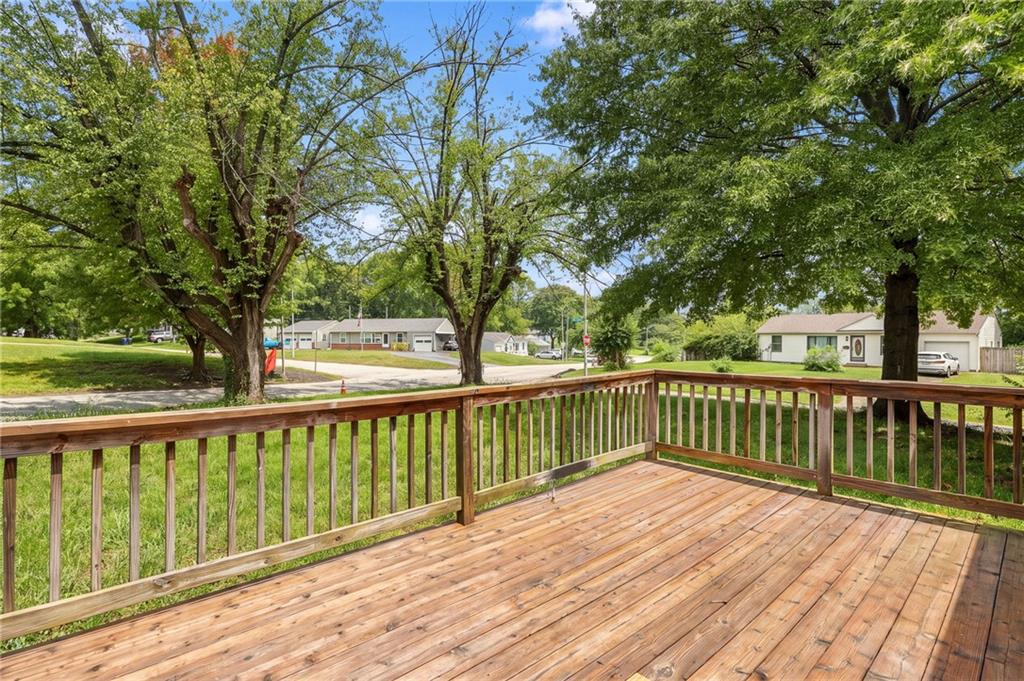 10013 Bellaire Avenue Property Photo 6