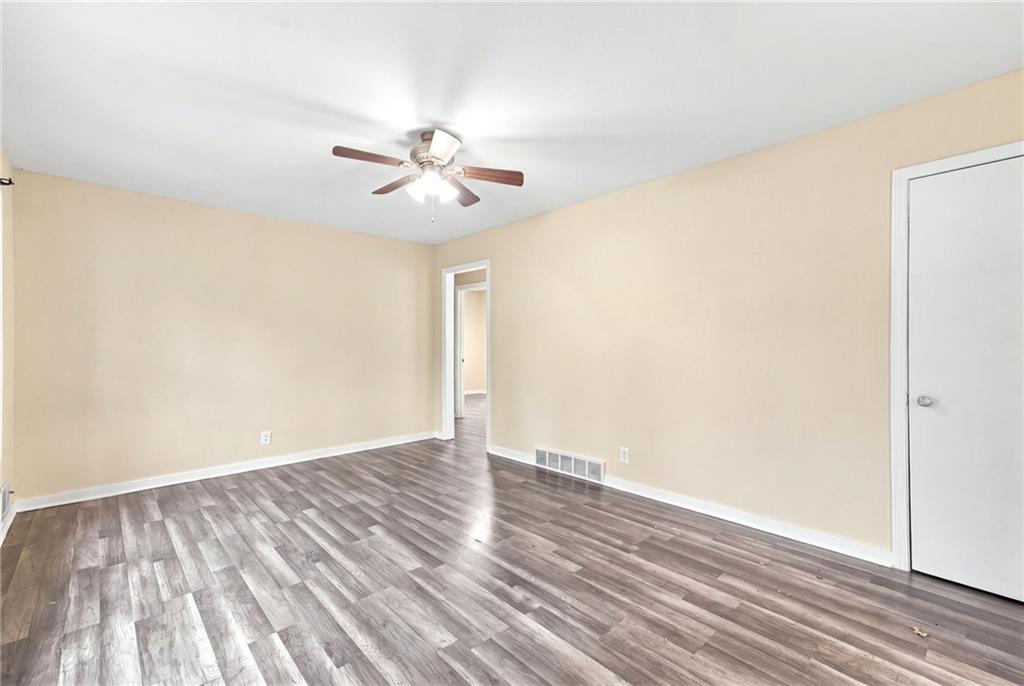 10013 Bellaire Avenue Property Photo 7
