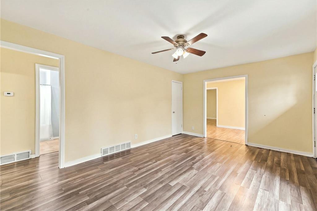 10013 Bellaire Avenue Property Photo 8