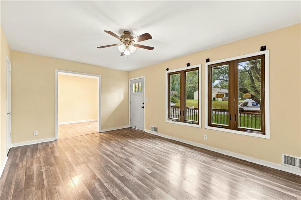 10013 Bellaire Avenue Property Photo 9