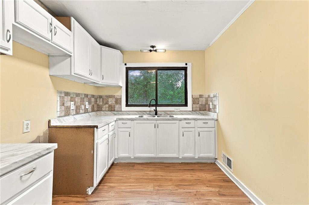 10013 Bellaire Avenue Property Photo 13