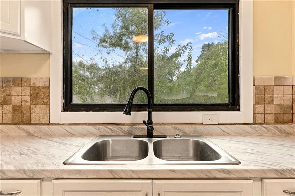 10013 Bellaire Avenue Property Photo 16