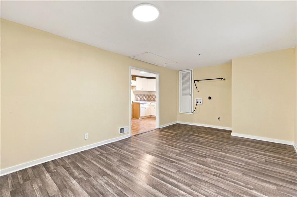 10013 Bellaire Avenue Property Photo 20