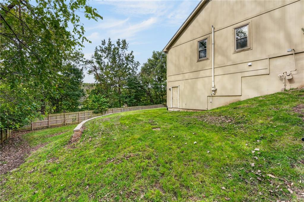 7312 N Strathbury Avenue Property Photo 8