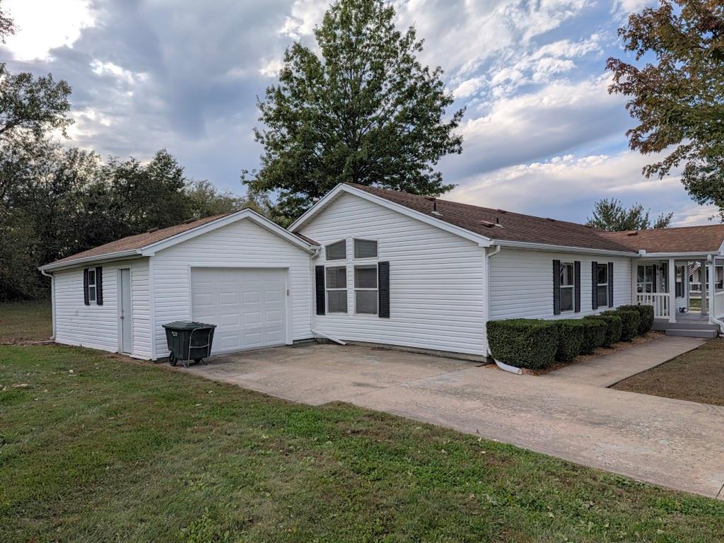 846 Ne White Oaks Lane Property Photo 2