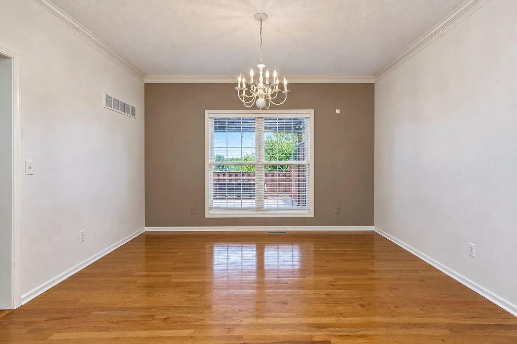 9921 N Highland Place Property Photo 5
