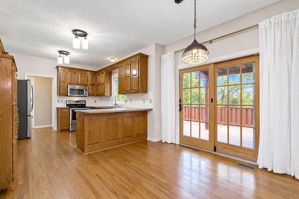 9921 N Highland Place Property Photo 8