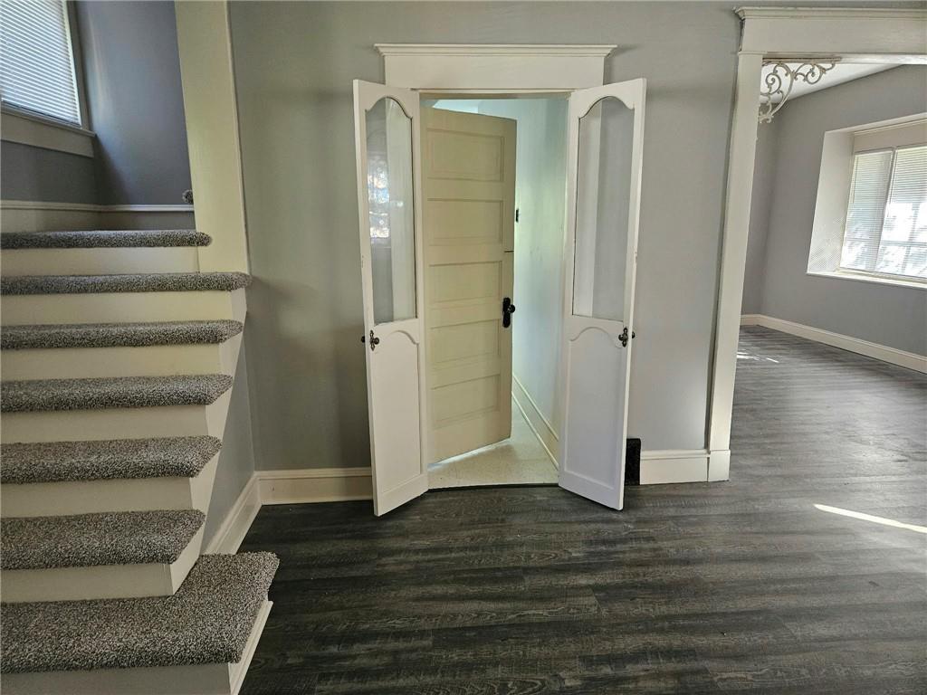 1733 S Crescent Avenue Property Photo 3