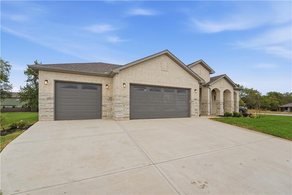 18520 W 195th Street Property Photo 8