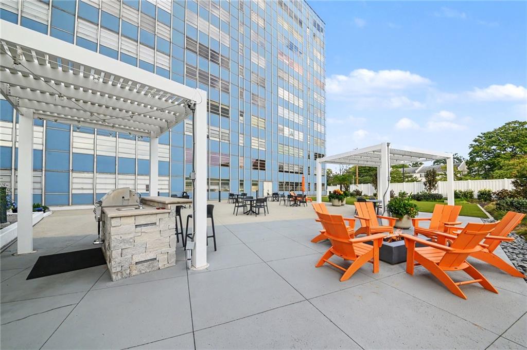 333 W Meyer Boulevard Property Photo 4