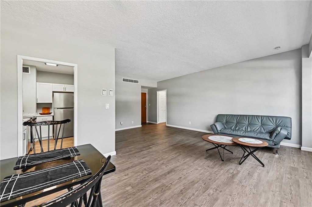 333 W Meyer Boulevard Property Photo 11