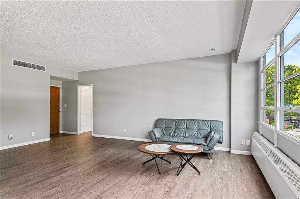 333 W Meyer Boulevard Property Photo 14
