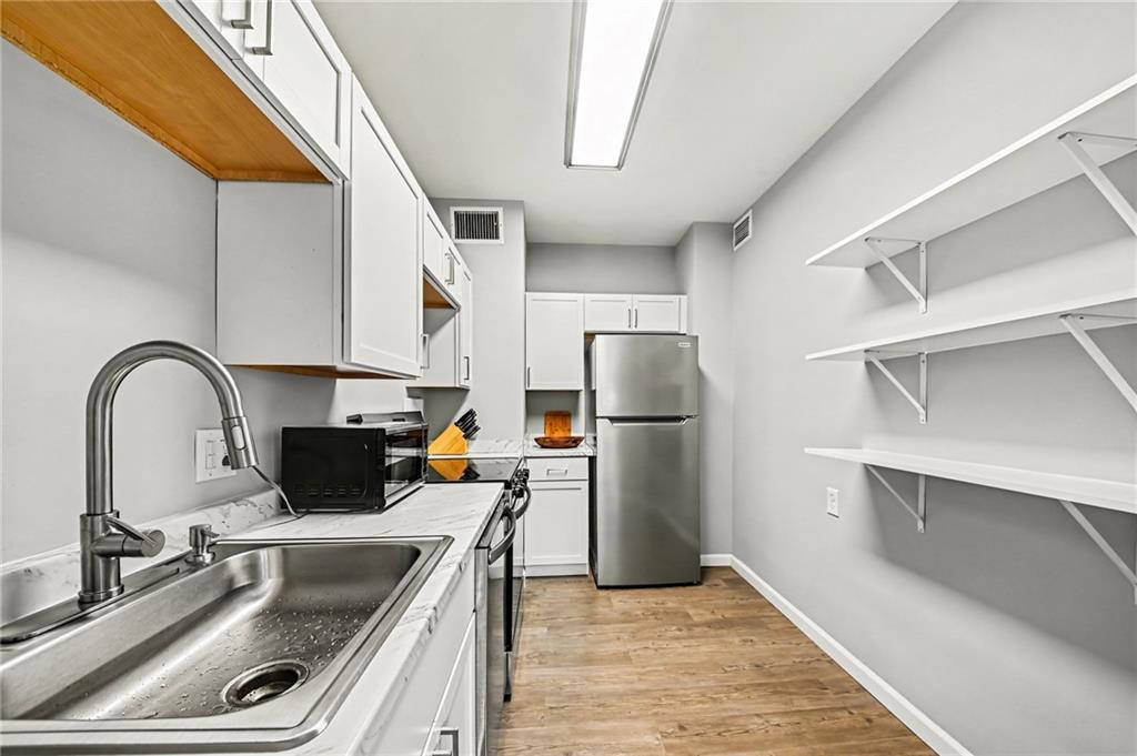 333 W Meyer Boulevard Property Photo 16