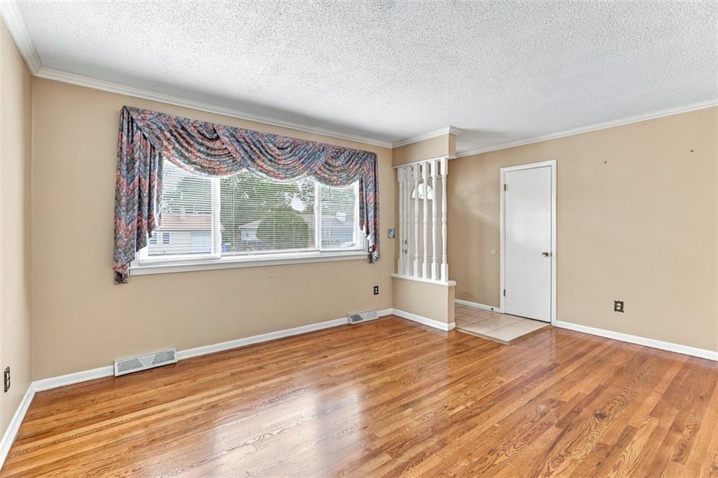 8914 Park Street Property Photo 6