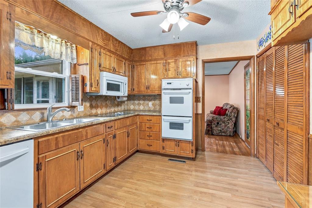 8914 Park Street Property Photo 12