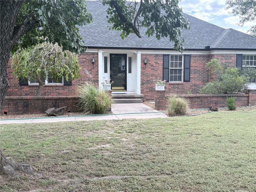 2604 Country Club Circle Property Photo 1