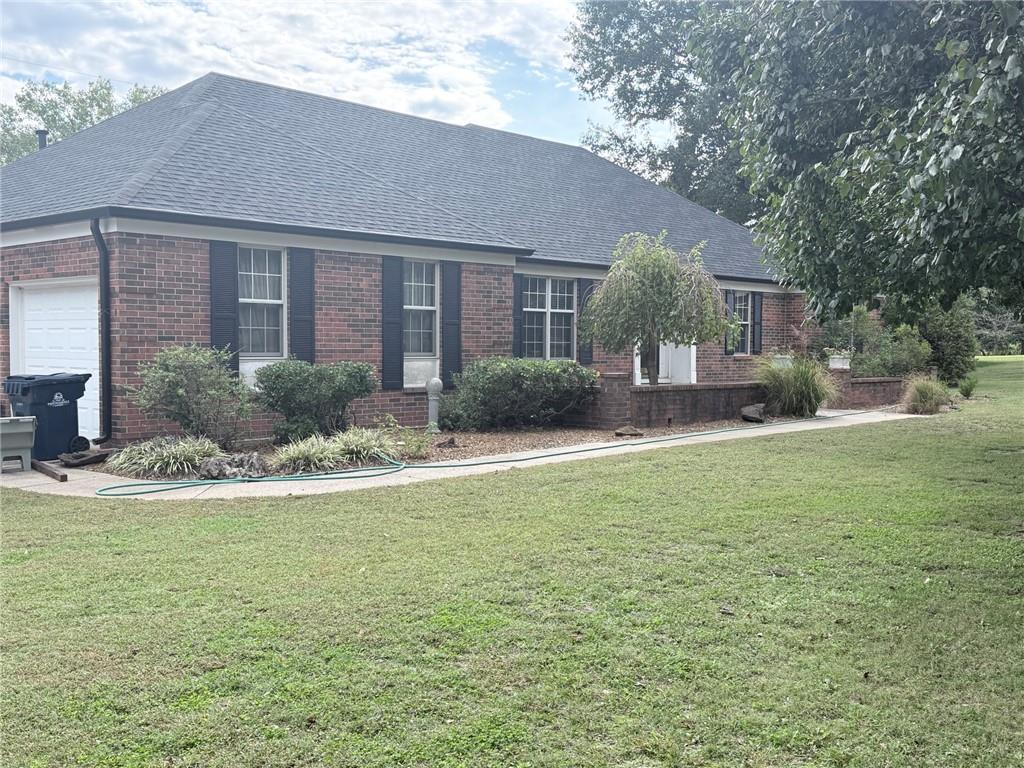 2604 Country Club Circle Property Photo 3