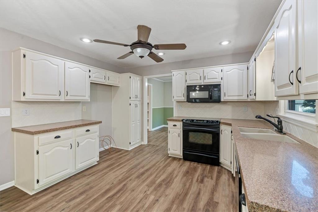 1425 N Hunter Drive Property Photo 3