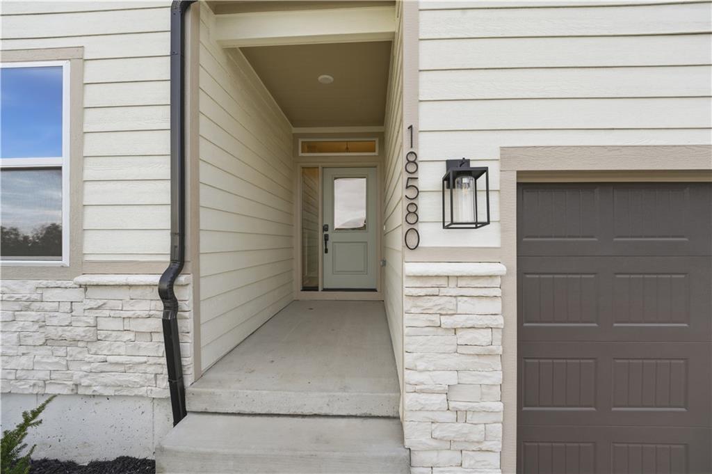 18580 W 195th Street Property Photo 2