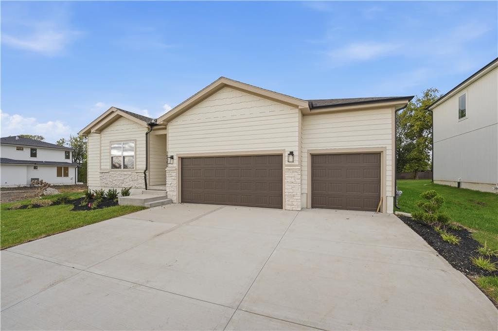 18580 W 195th Street Property Photo 10
