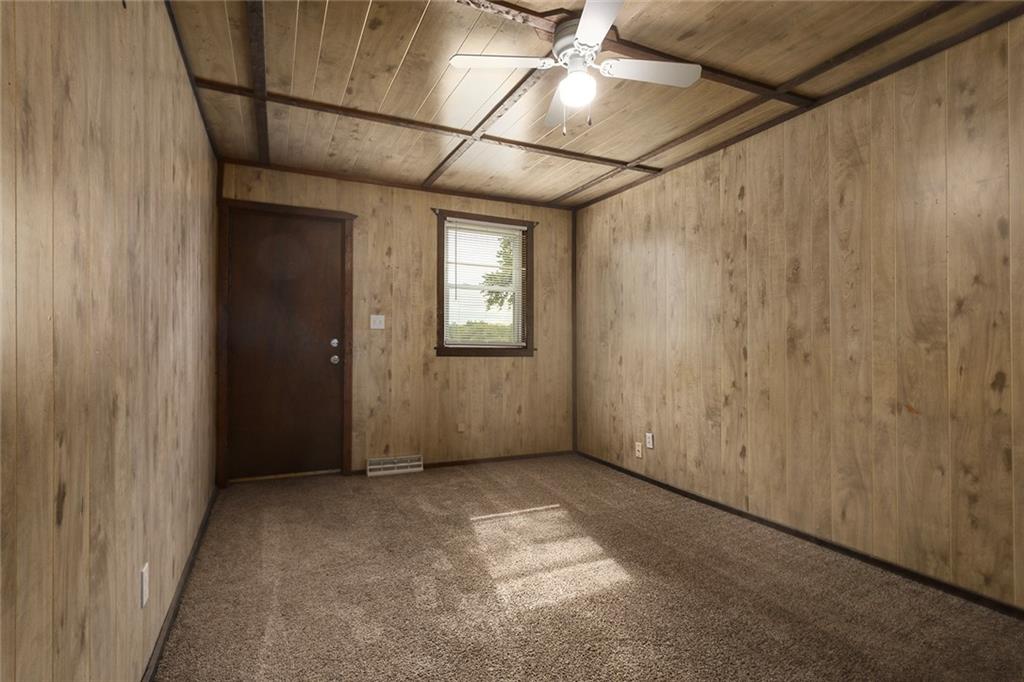 724 Seneca Street Property Photo 7