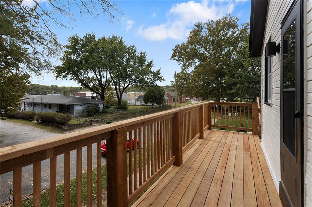 724 Seneca Street Property Photo 9