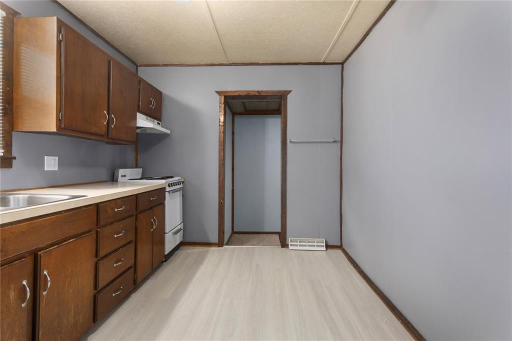 724 Seneca Street Property Photo 11