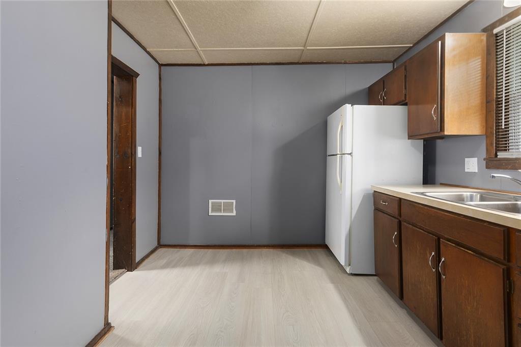 724 Seneca Street Property Photo 12