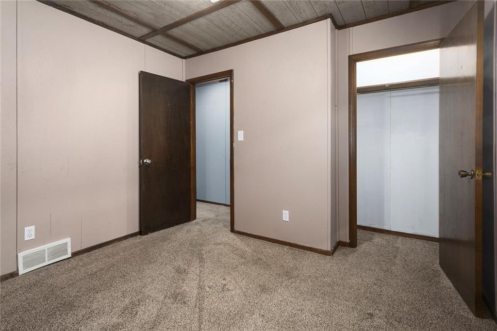 724 Seneca Street Property Photo 15