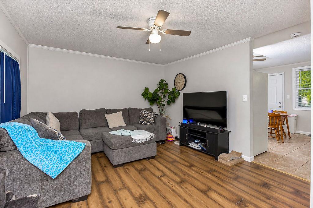 1208 Ne 46th Terrace Property Photo 3