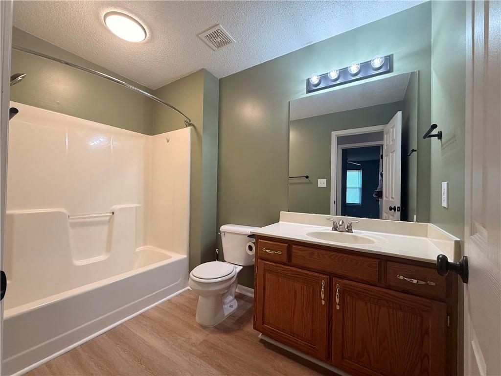 905 Village Street Property Photo 16