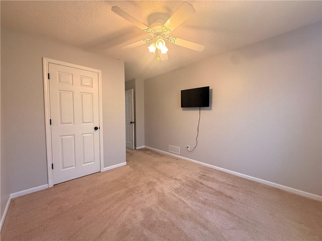 905 Village Street Property Photo 17