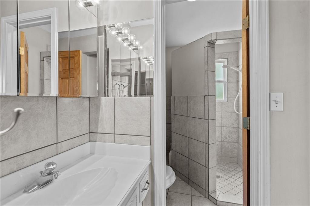 1005 W Main Street Property Photo 23