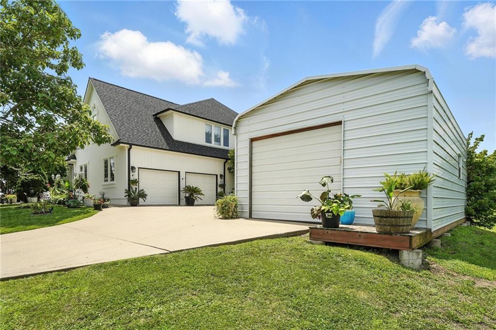 414 S Borgman Road Property Photo 1