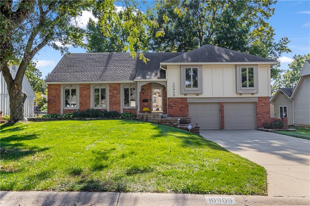 10909 W 102nd Street Property Photo