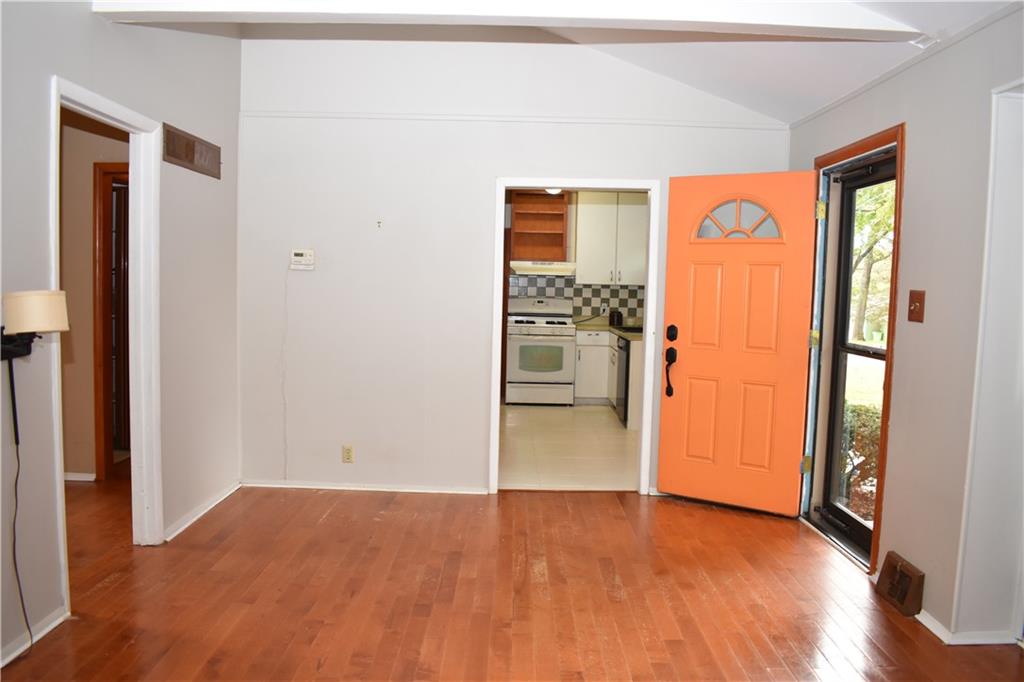 225 King Street Property Photo 7